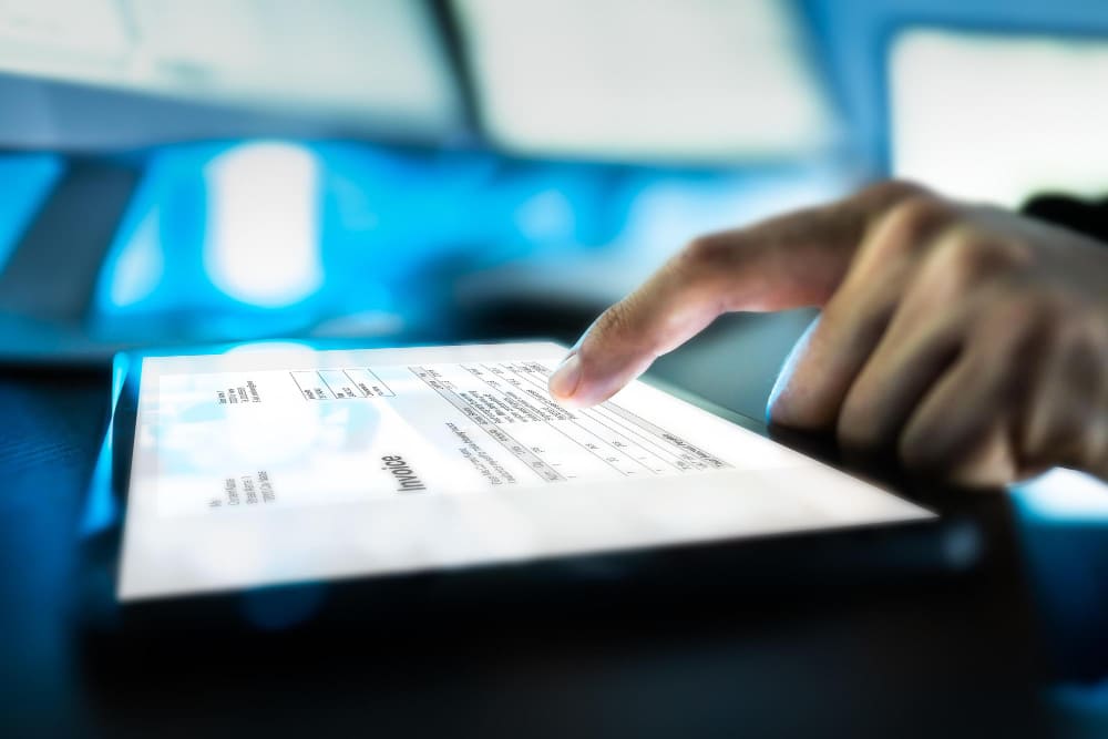 Background Check para a identificação de infrações e criminosos