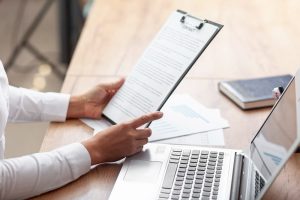 Como reduzir riscos financeiros com background check eficiente?