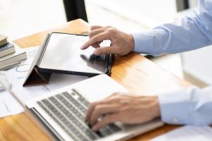 Contratar serviço de validação de documentos para fintechs