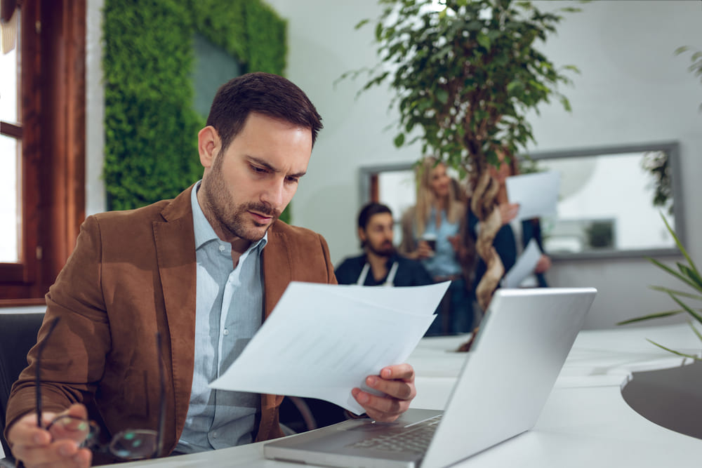 Contratar sistema de background check para seguradoras