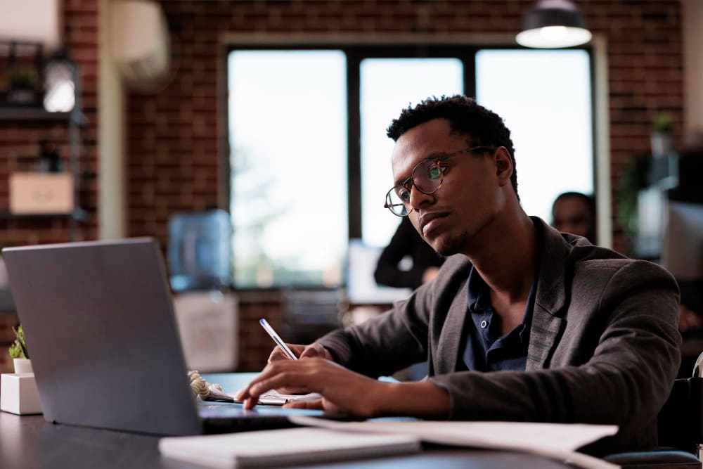 Processo de background check em financeiras com ferramentas da Flexdoc